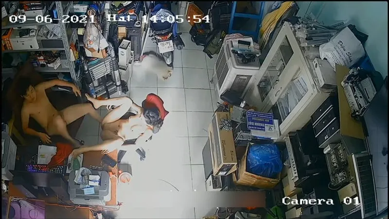 Vợ người chồng địt nhau trong của chim máy tính